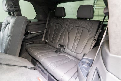 2022 BMW X7 M50i