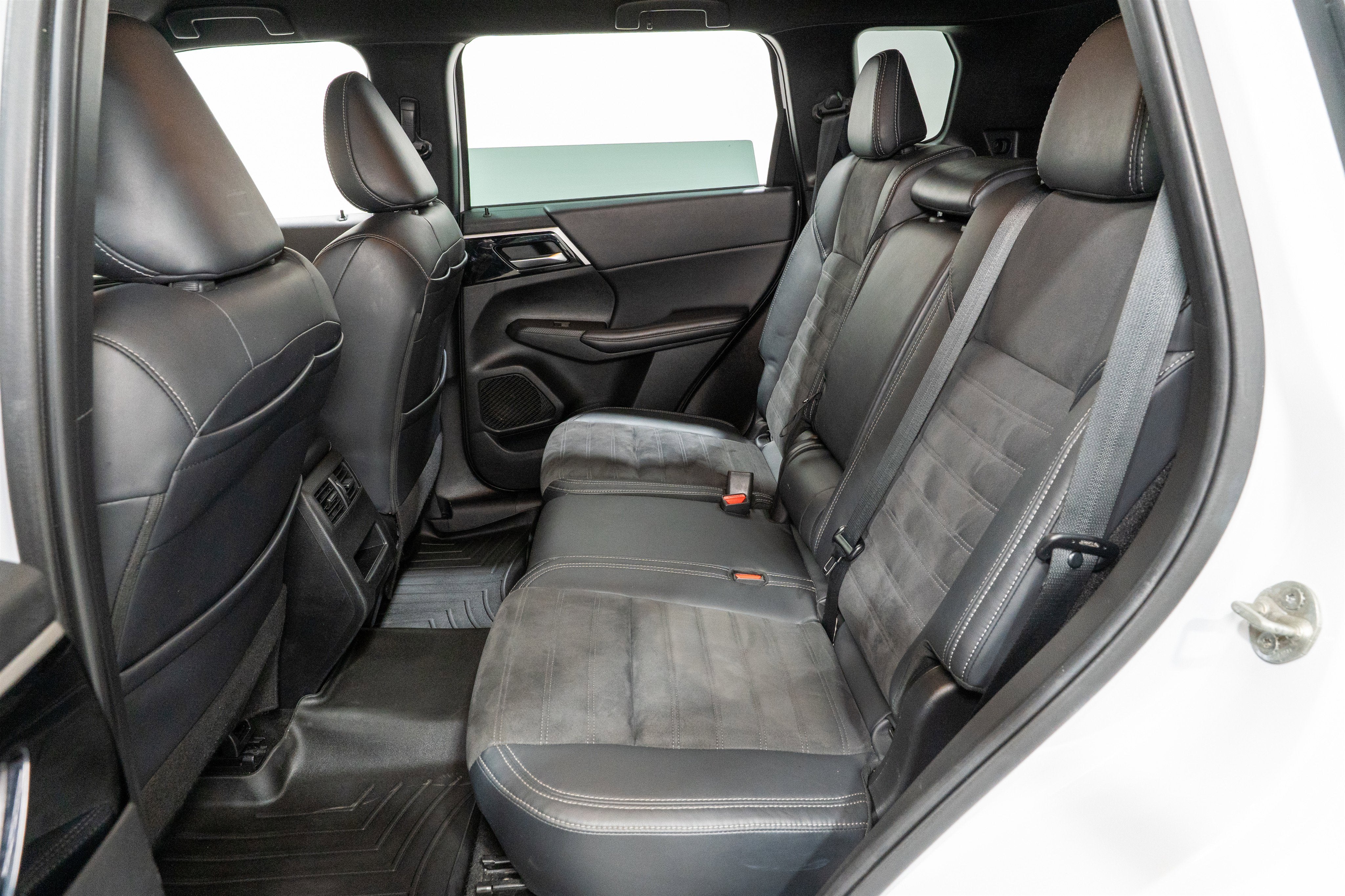 2023 Mitsubishi Outlander SE Black Edition