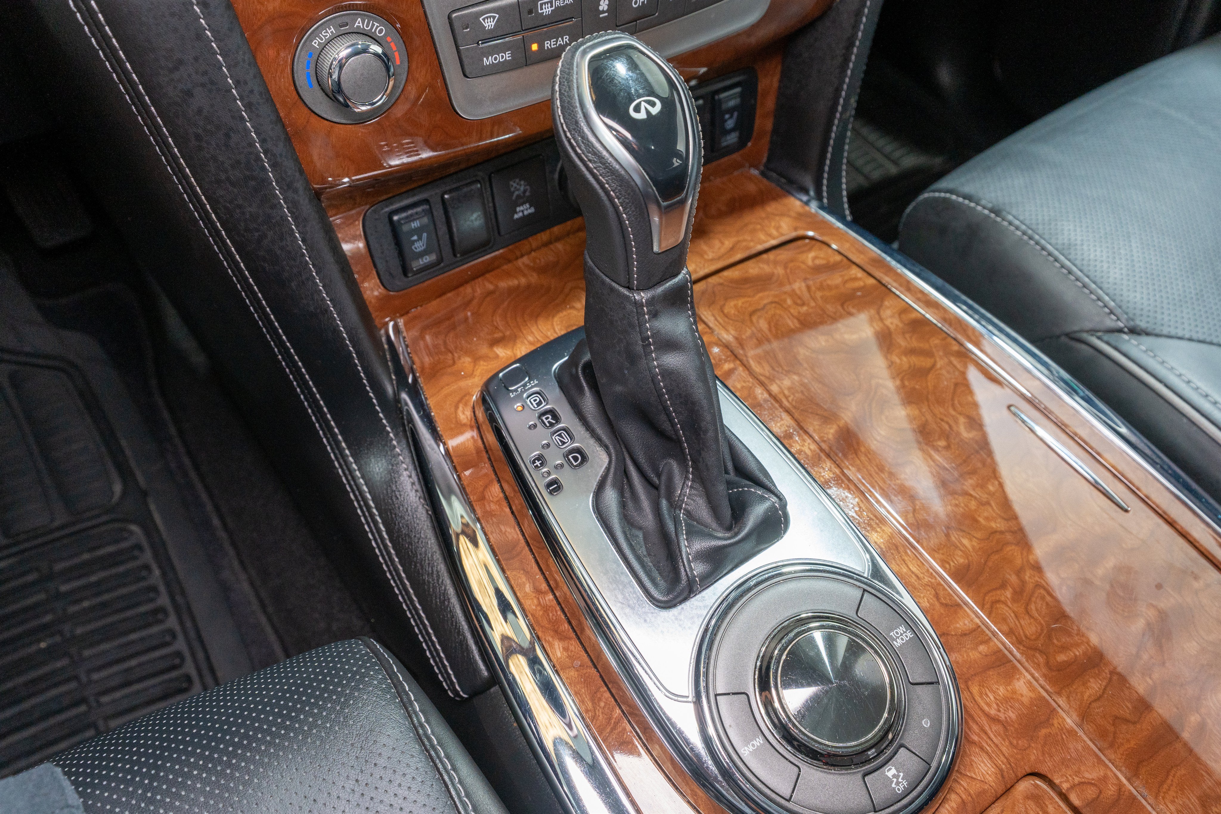 2019 INFINITI QX80 LUXE