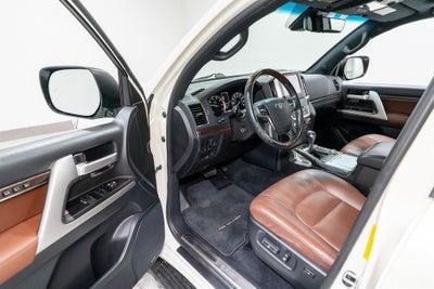2018 Toyota Land Cruiser Base