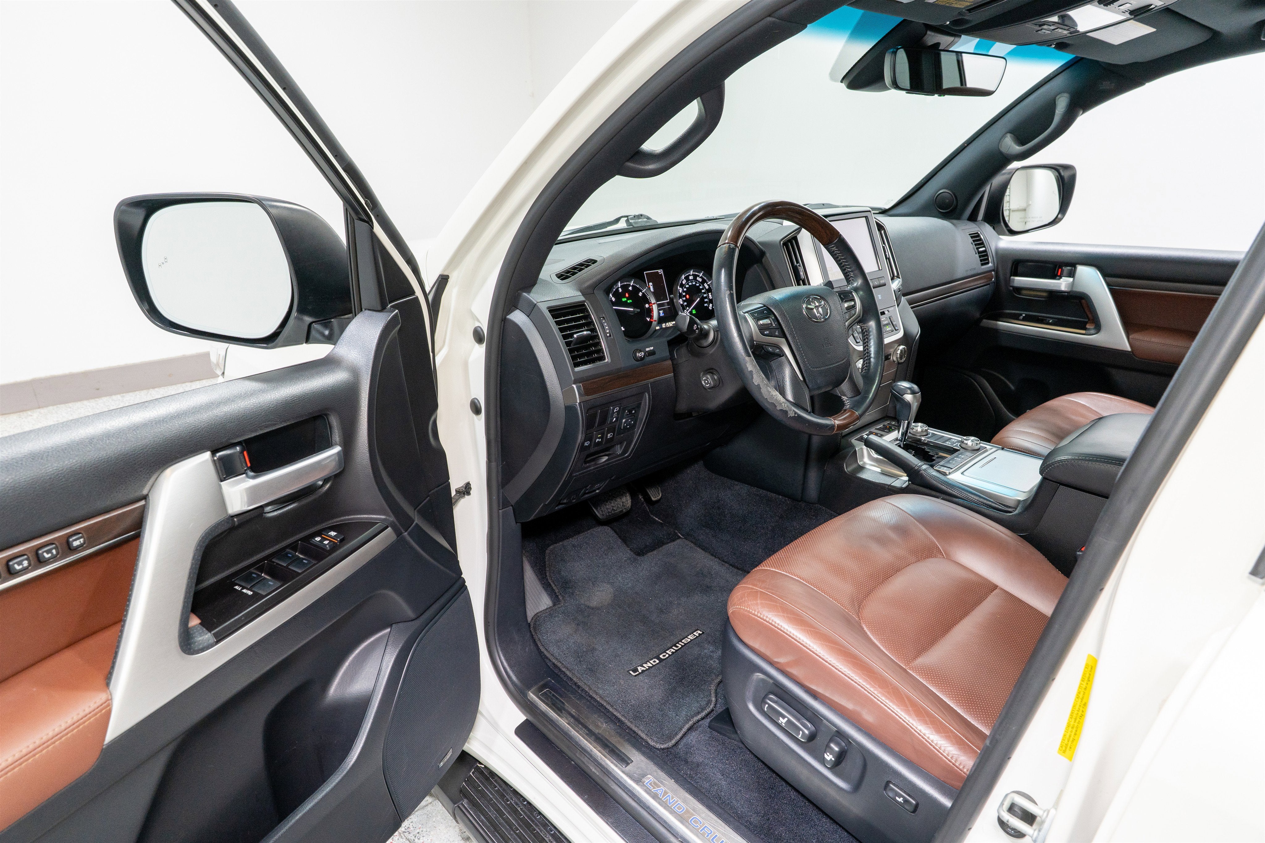 2018 Toyota Land Cruiser Base