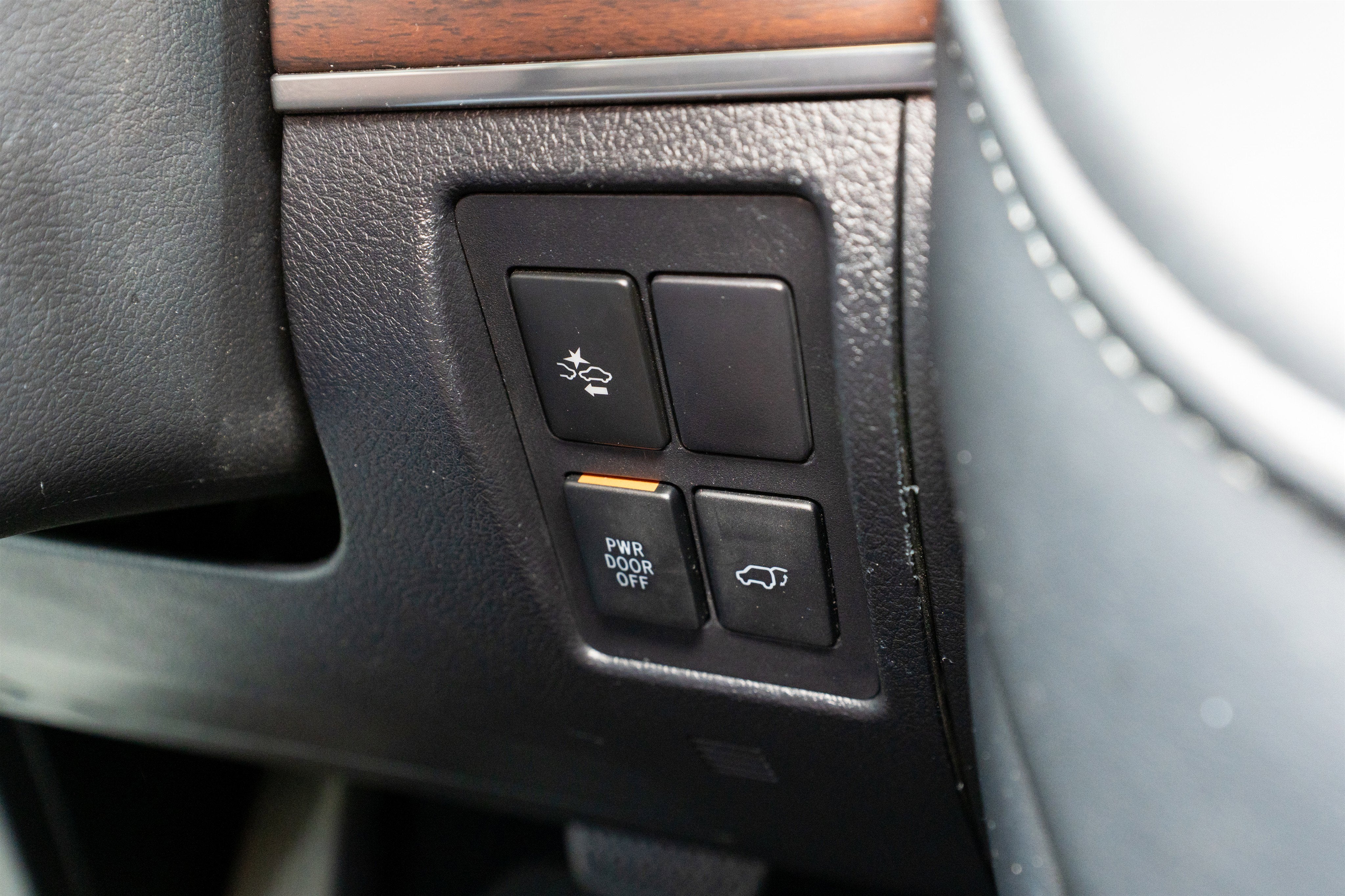 2018 Toyota Land Cruiser Base