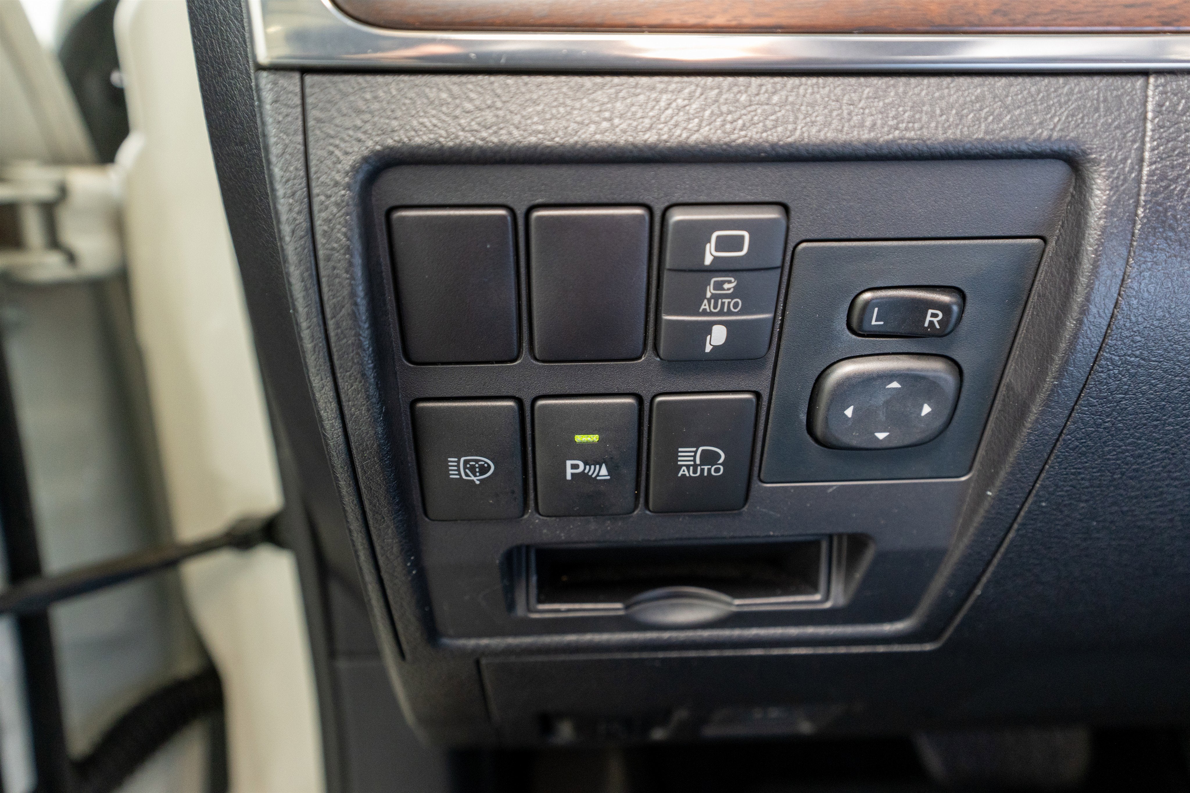 2018 Toyota Land Cruiser Base