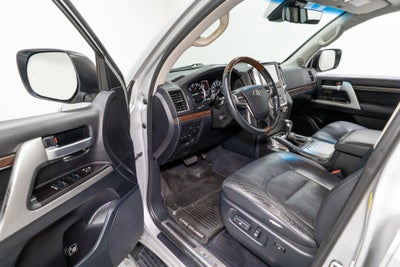 2016 Toyota Land Cruiser Base