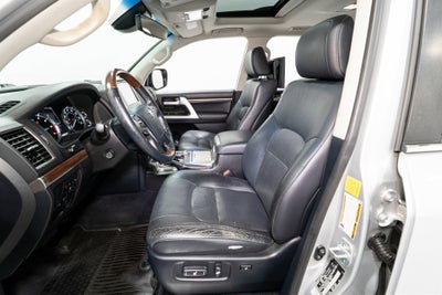 2016 Toyota Land Cruiser Base