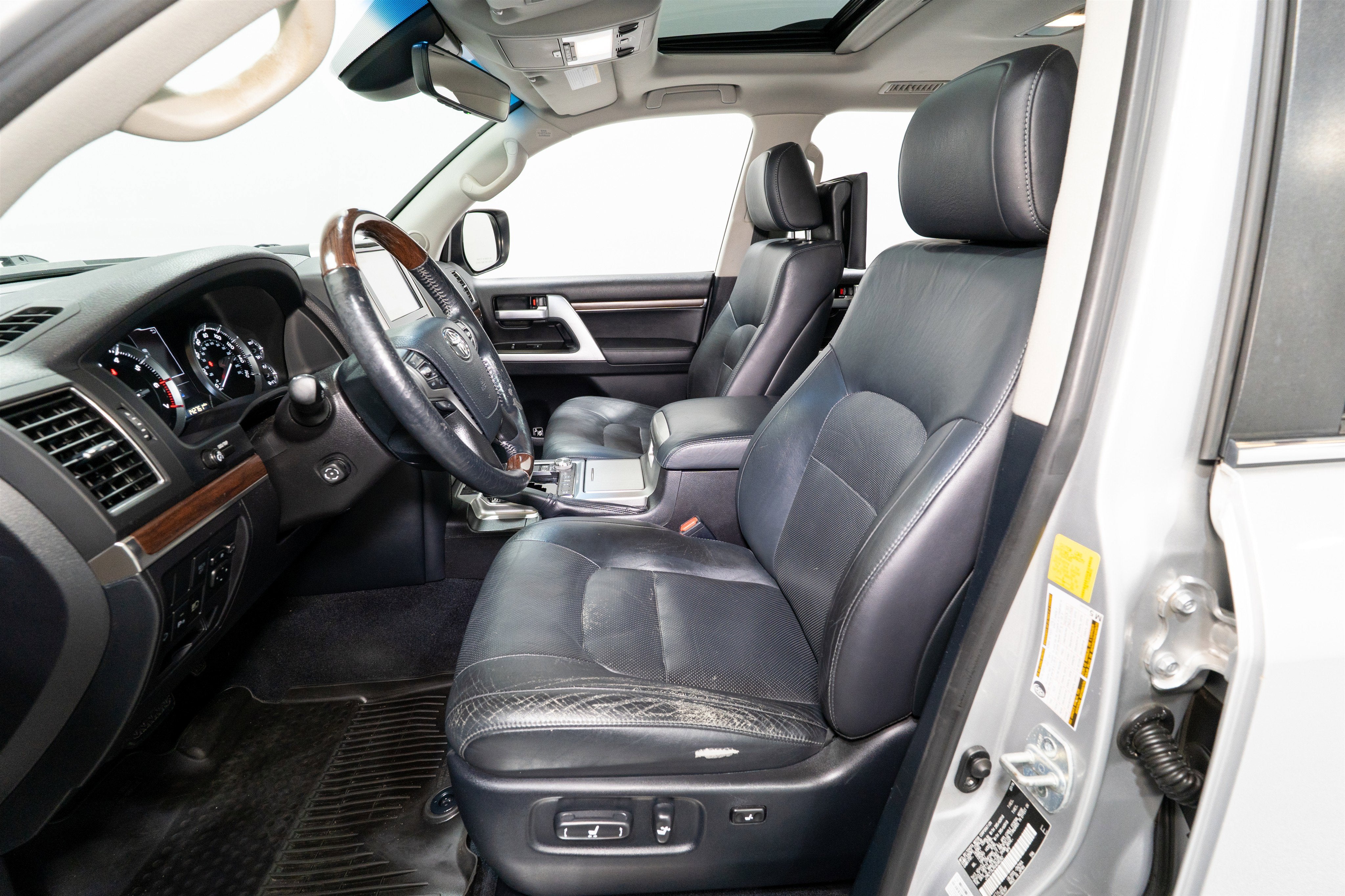 2016 Toyota Land Cruiser Base