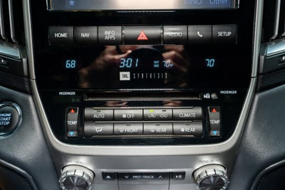 2016 Toyota Land Cruiser Base