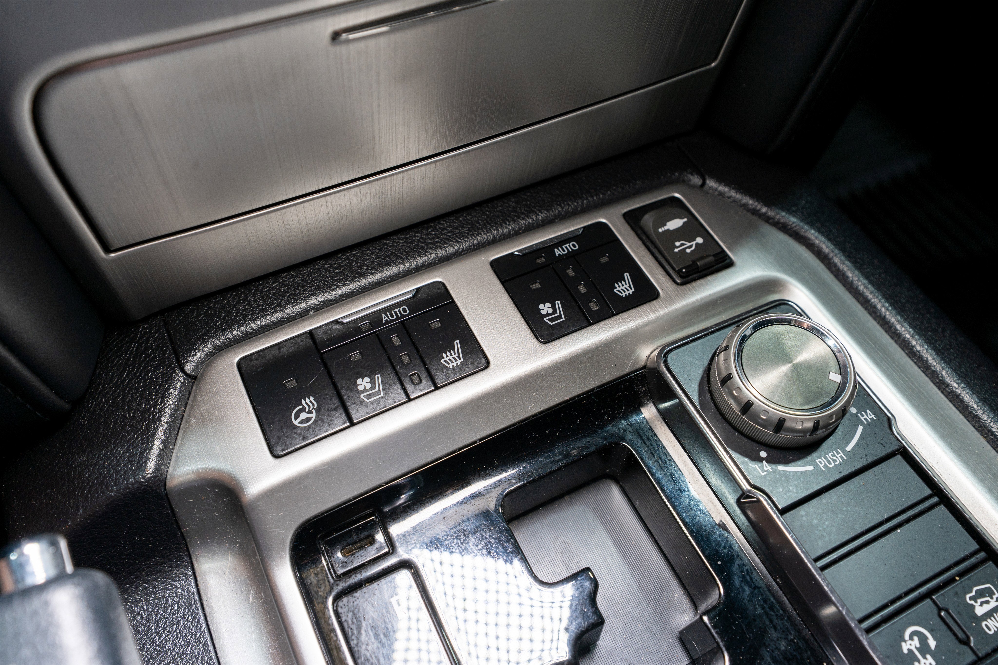 2016 Toyota Land Cruiser Base