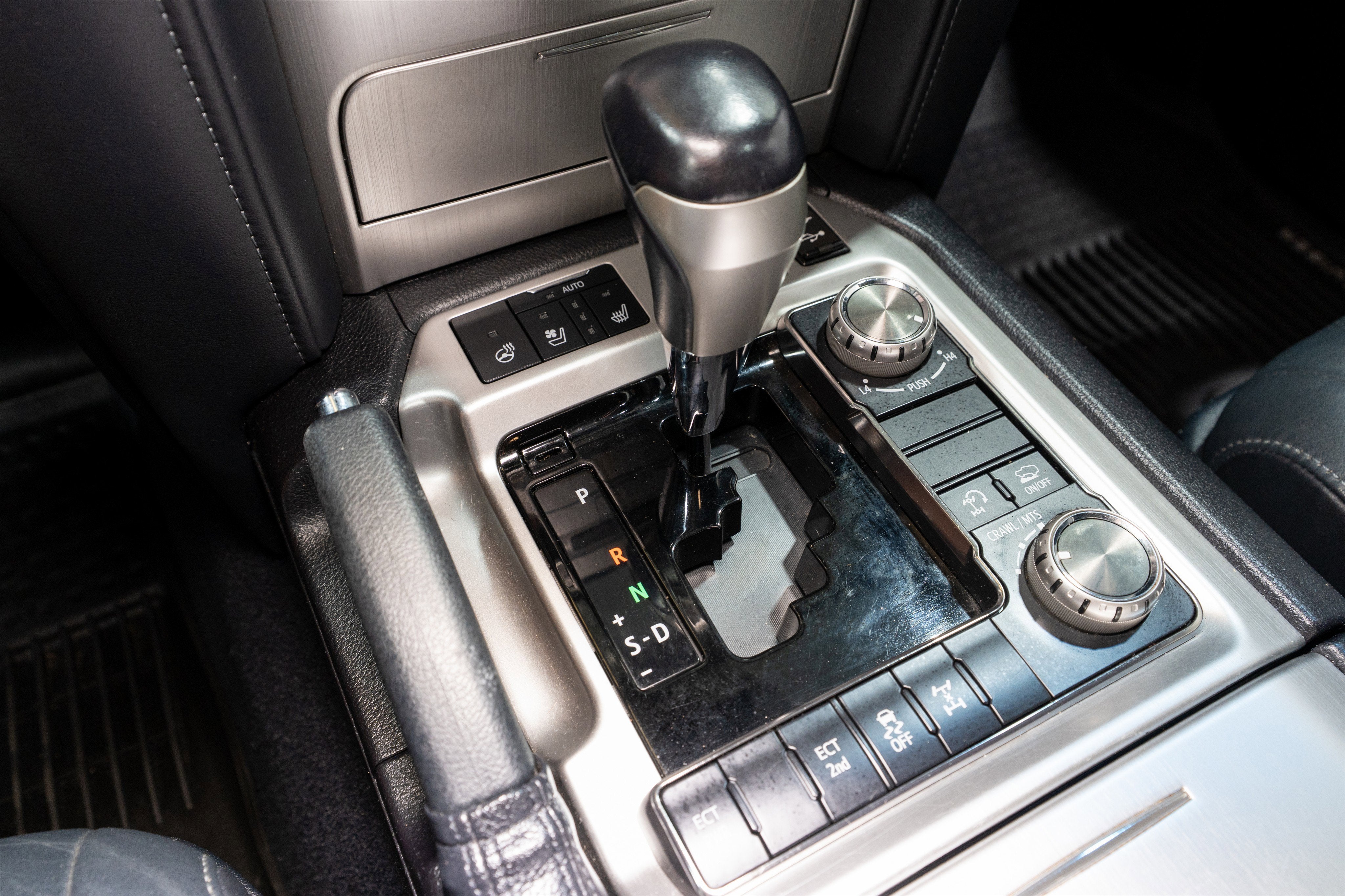 2016 Toyota Land Cruiser Base