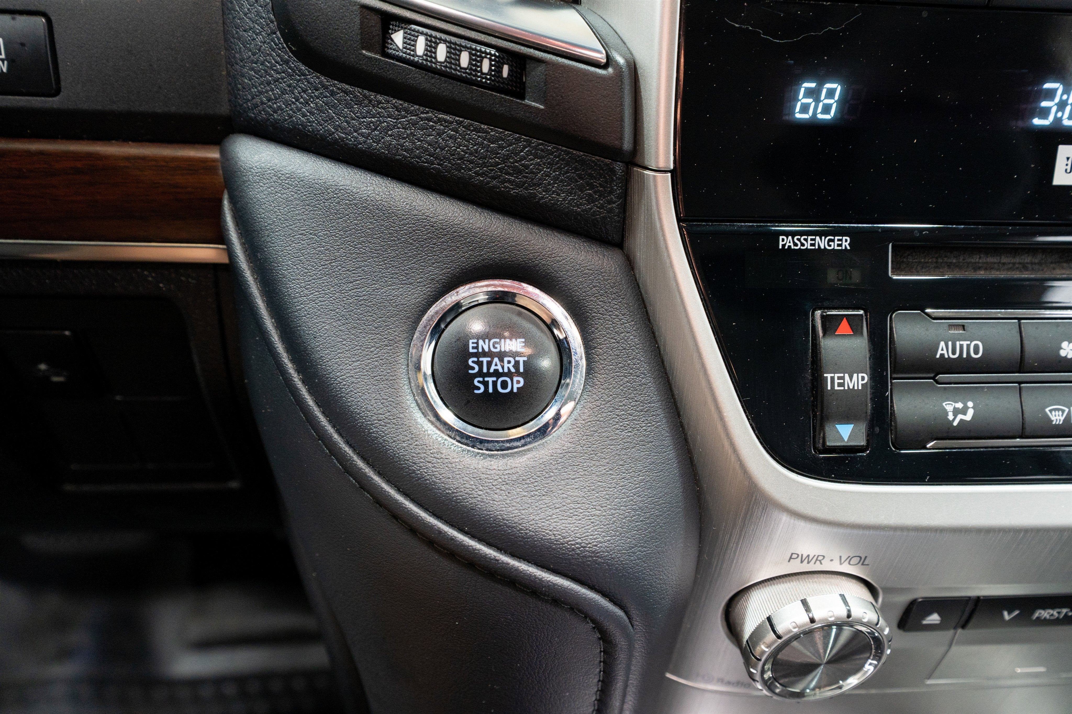 2016 Toyota Land Cruiser Base