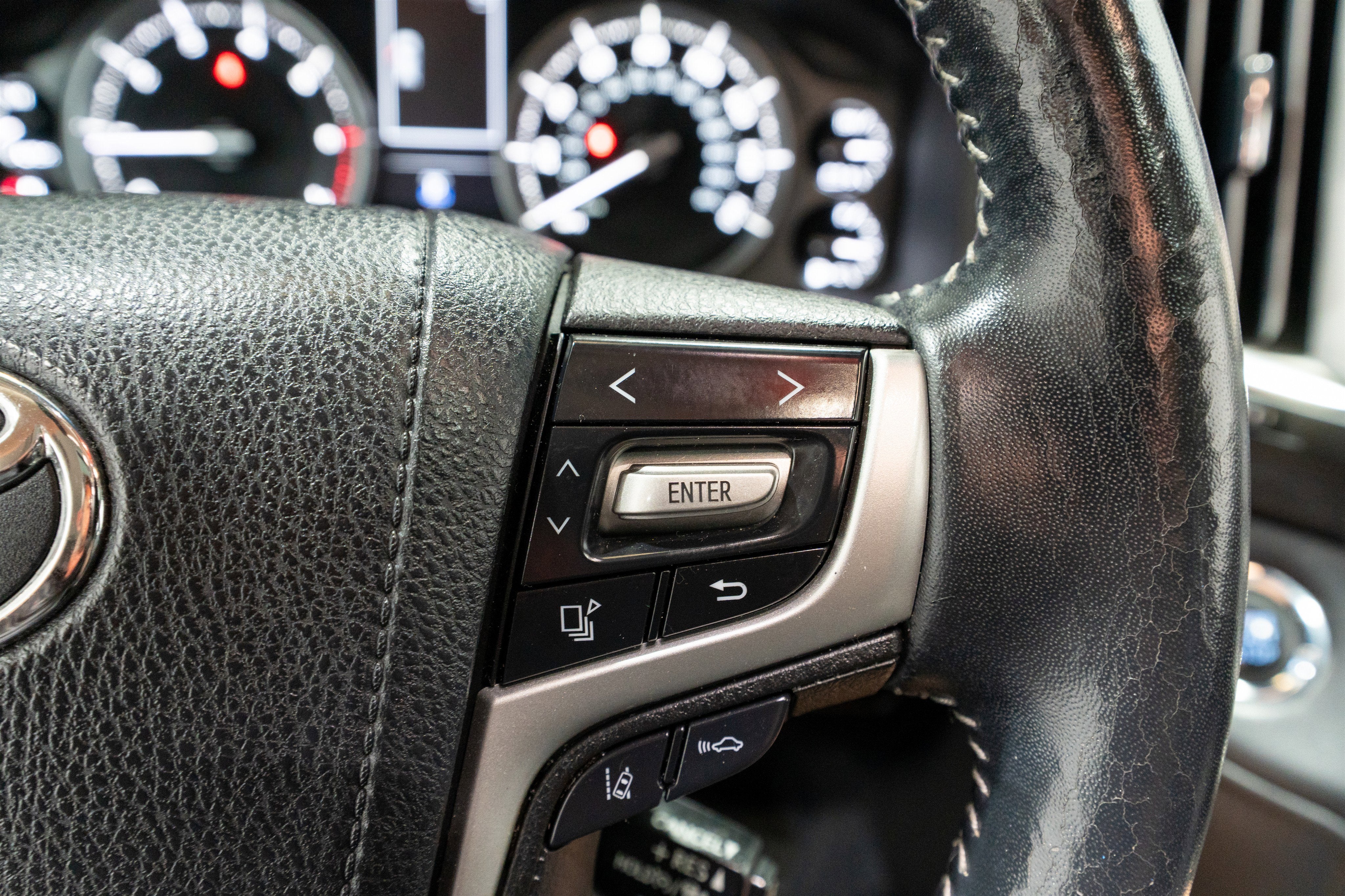 2016 Toyota Land Cruiser Base