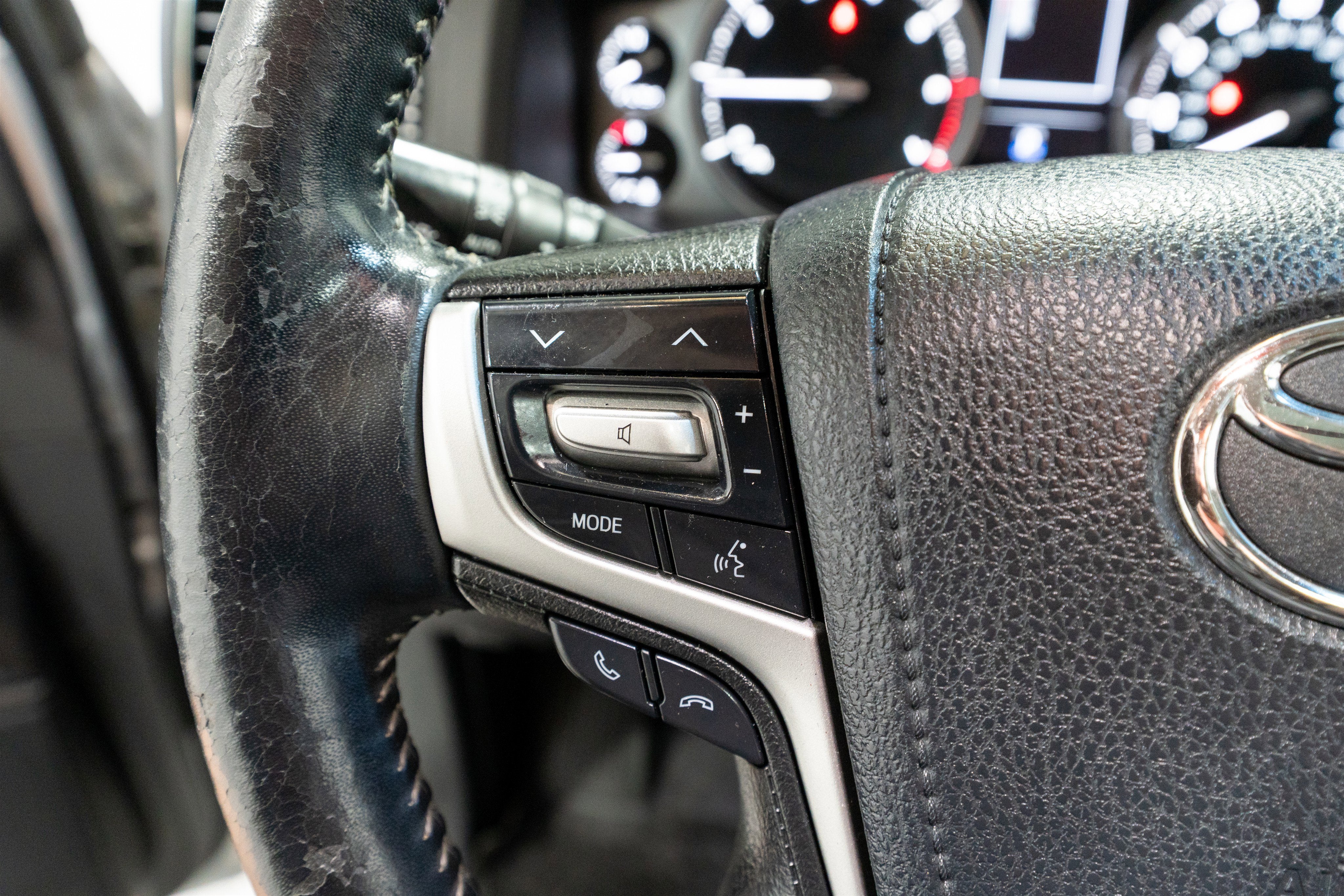 2016 Toyota Land Cruiser Base