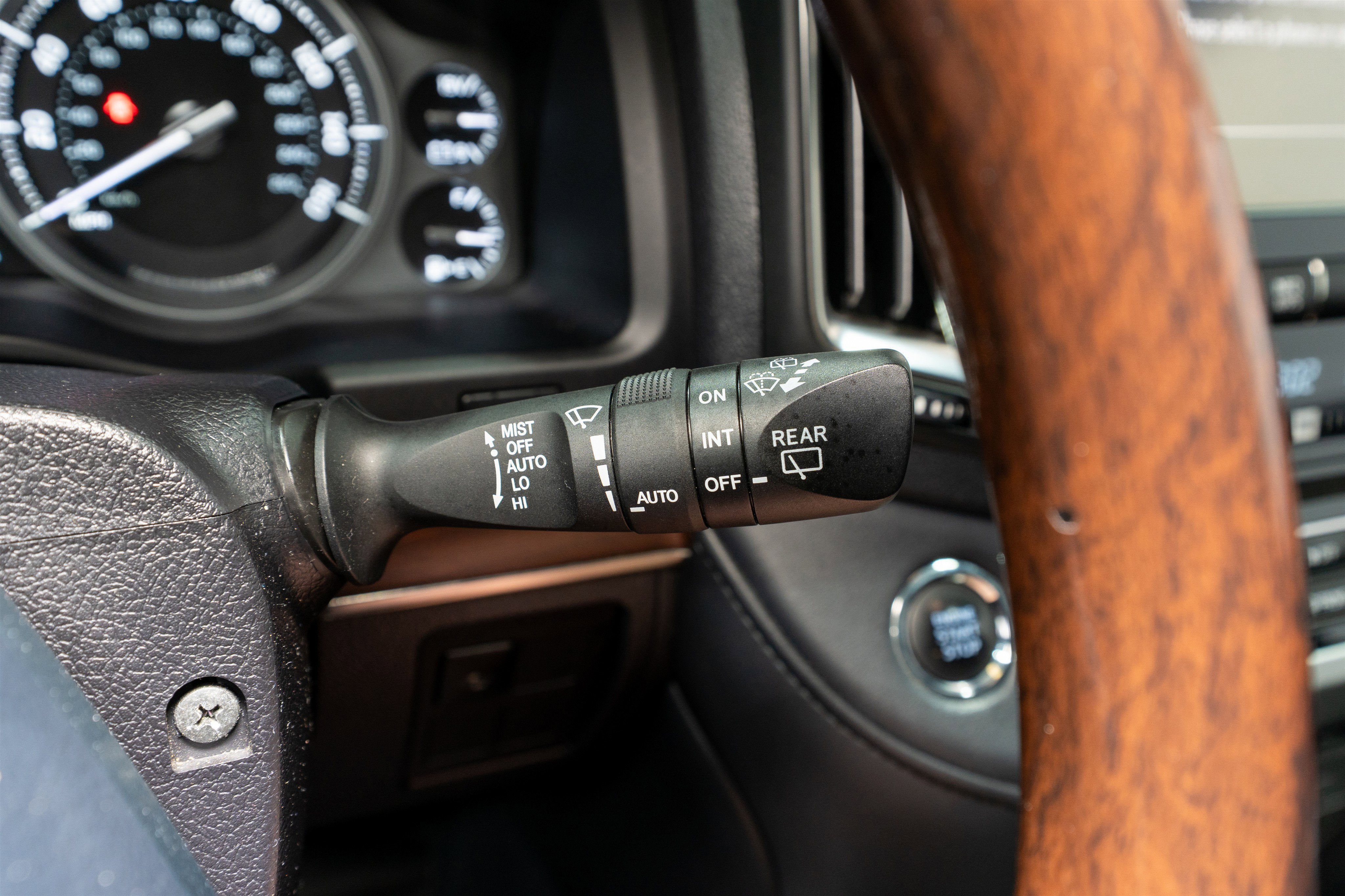 2016 Toyota Land Cruiser Base