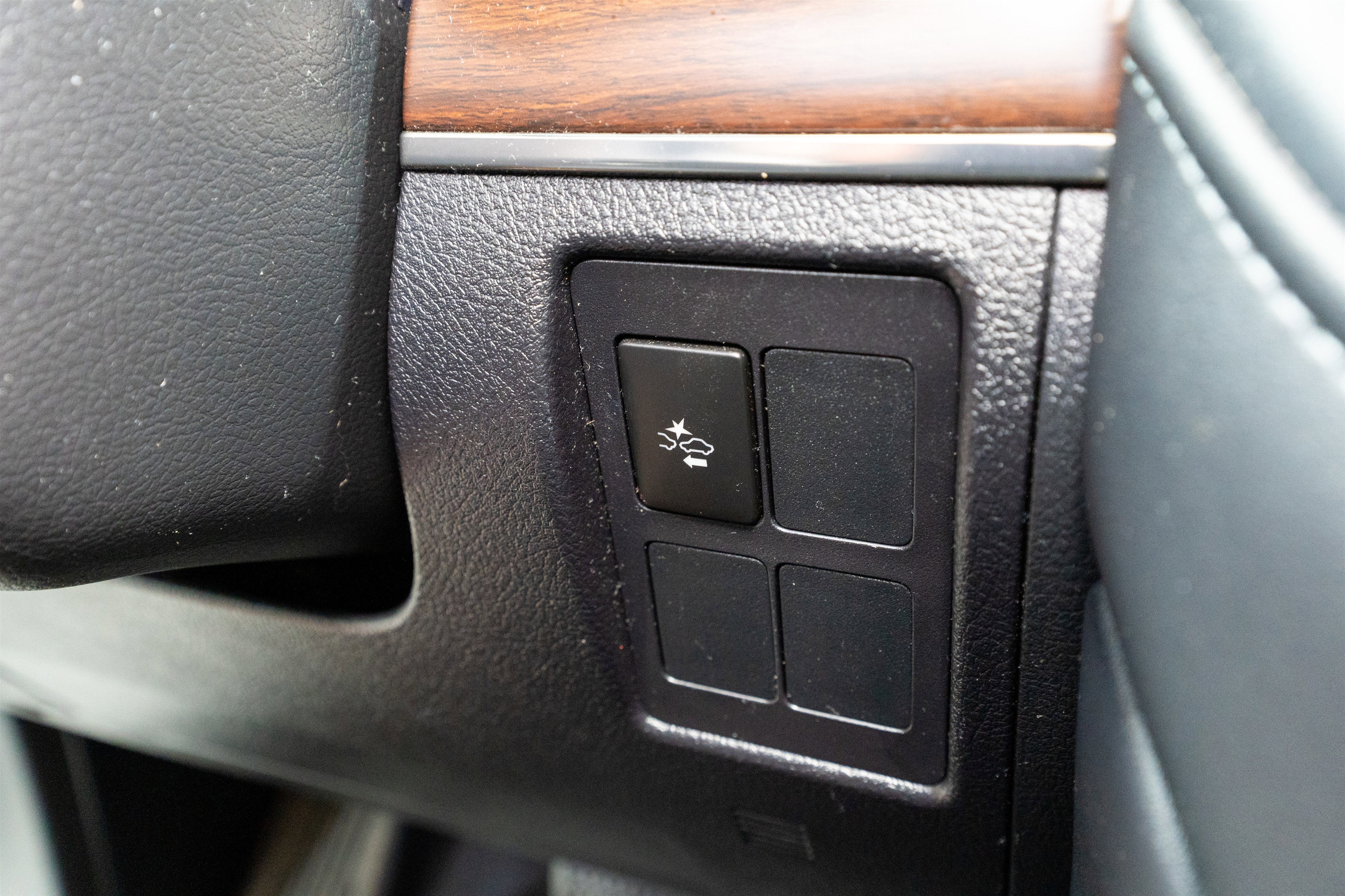 2016 Toyota Land Cruiser Base