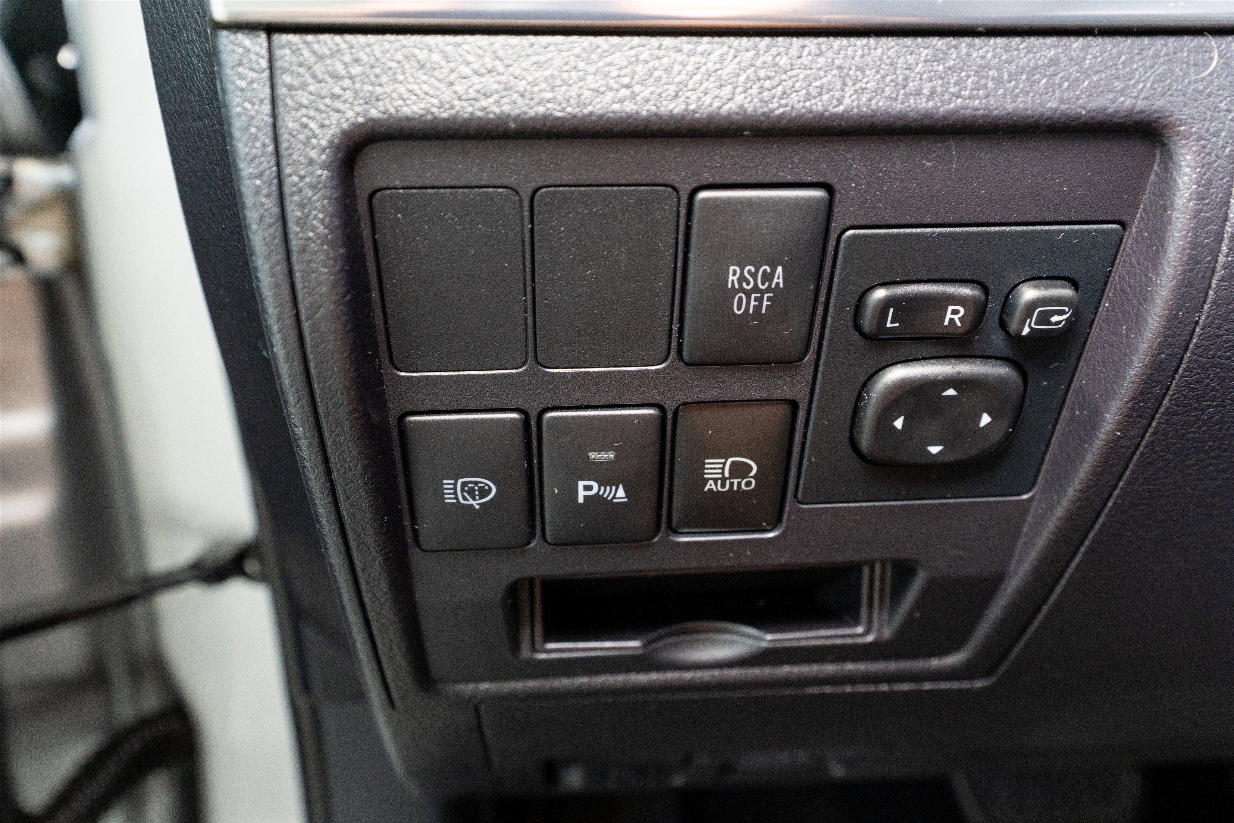 2016 Toyota Land Cruiser Base