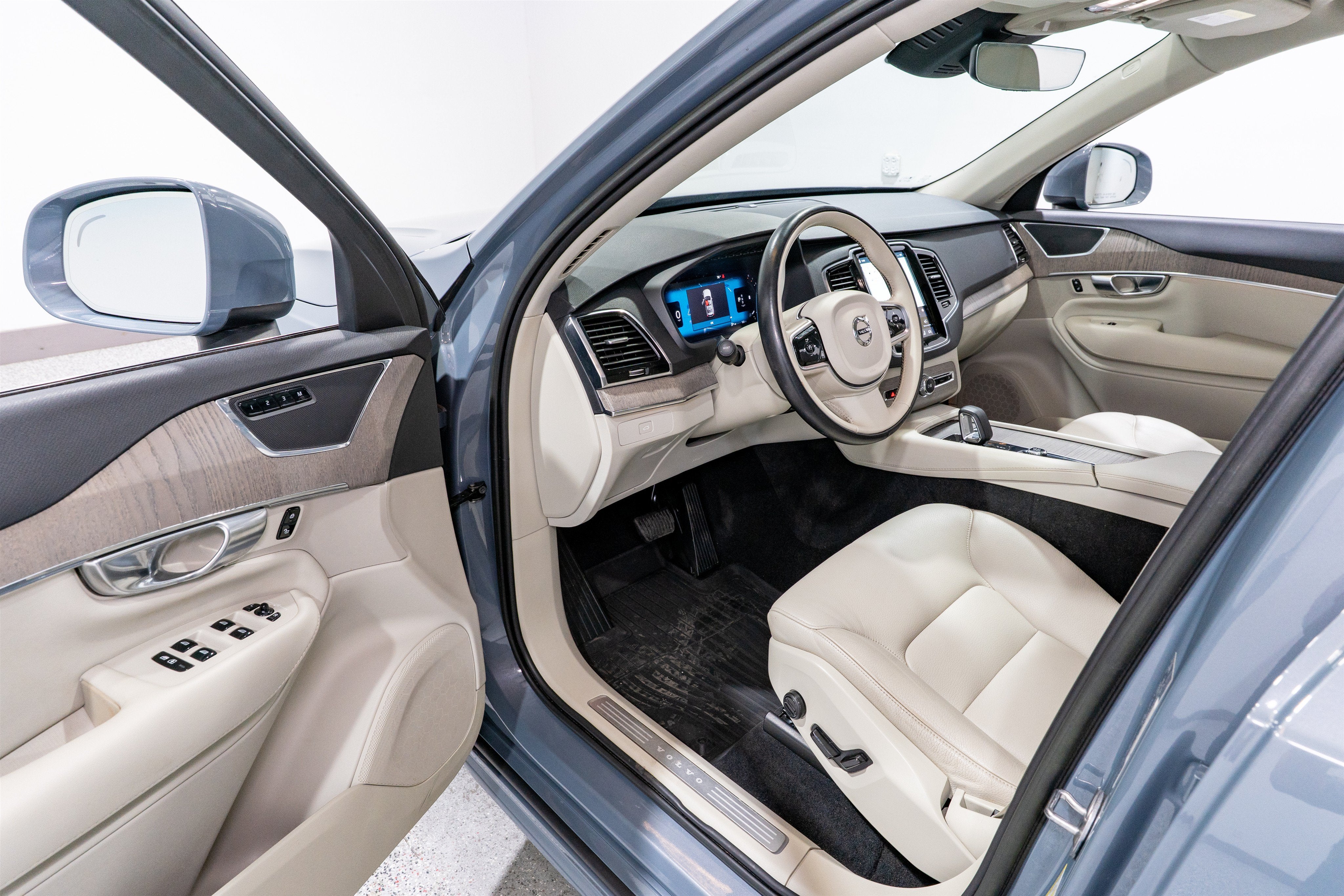 2023 Volvo XC90 Plus