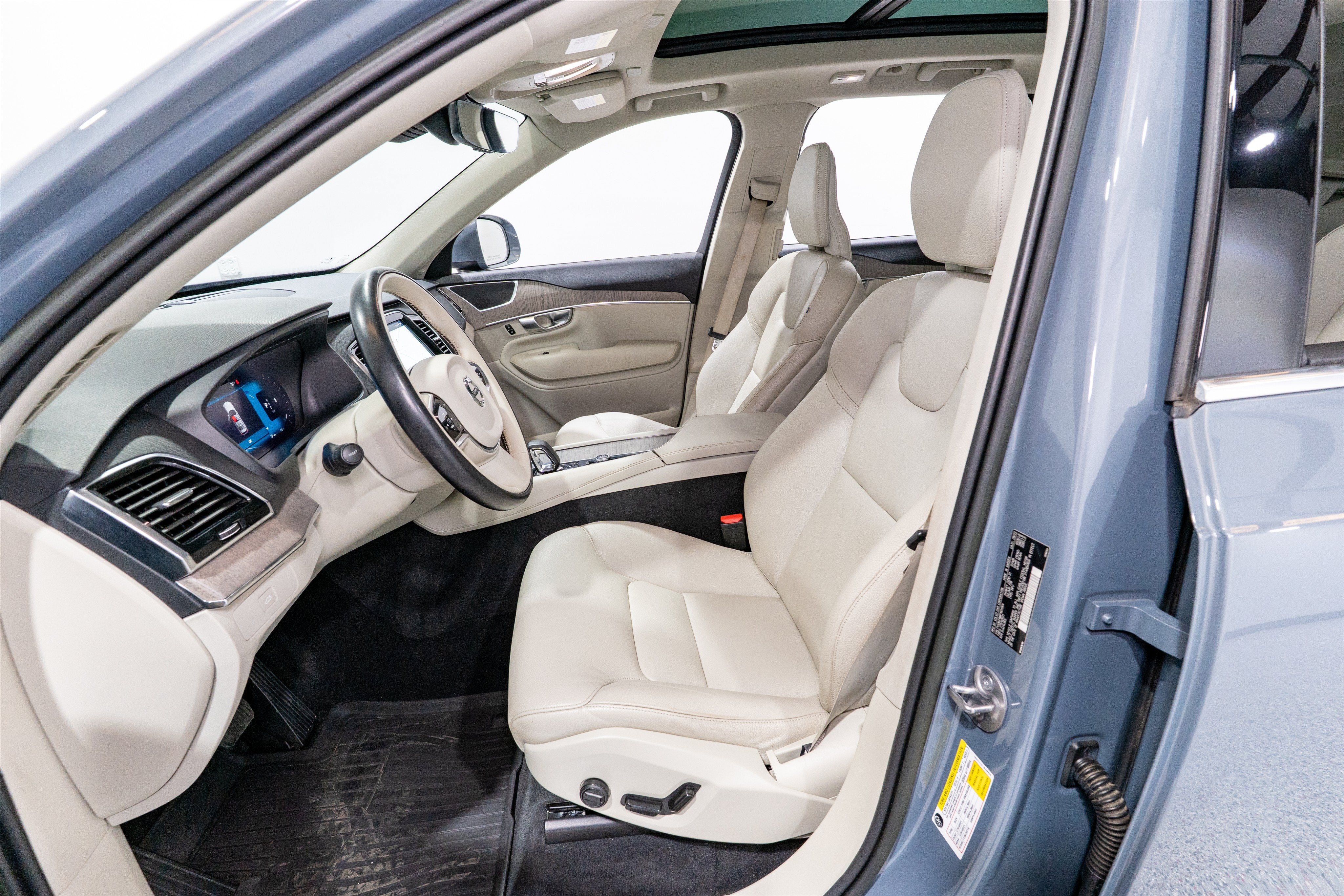2023 Volvo XC90 Plus
