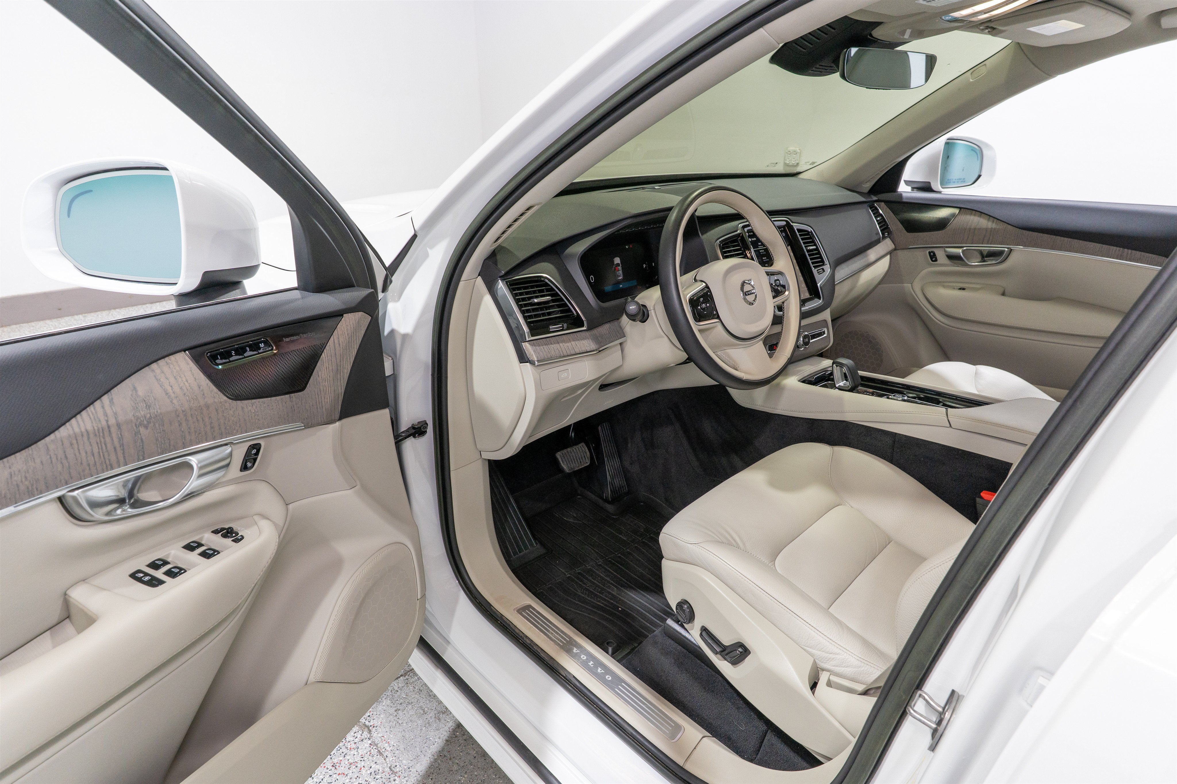 2023 Volvo XC90 Plus