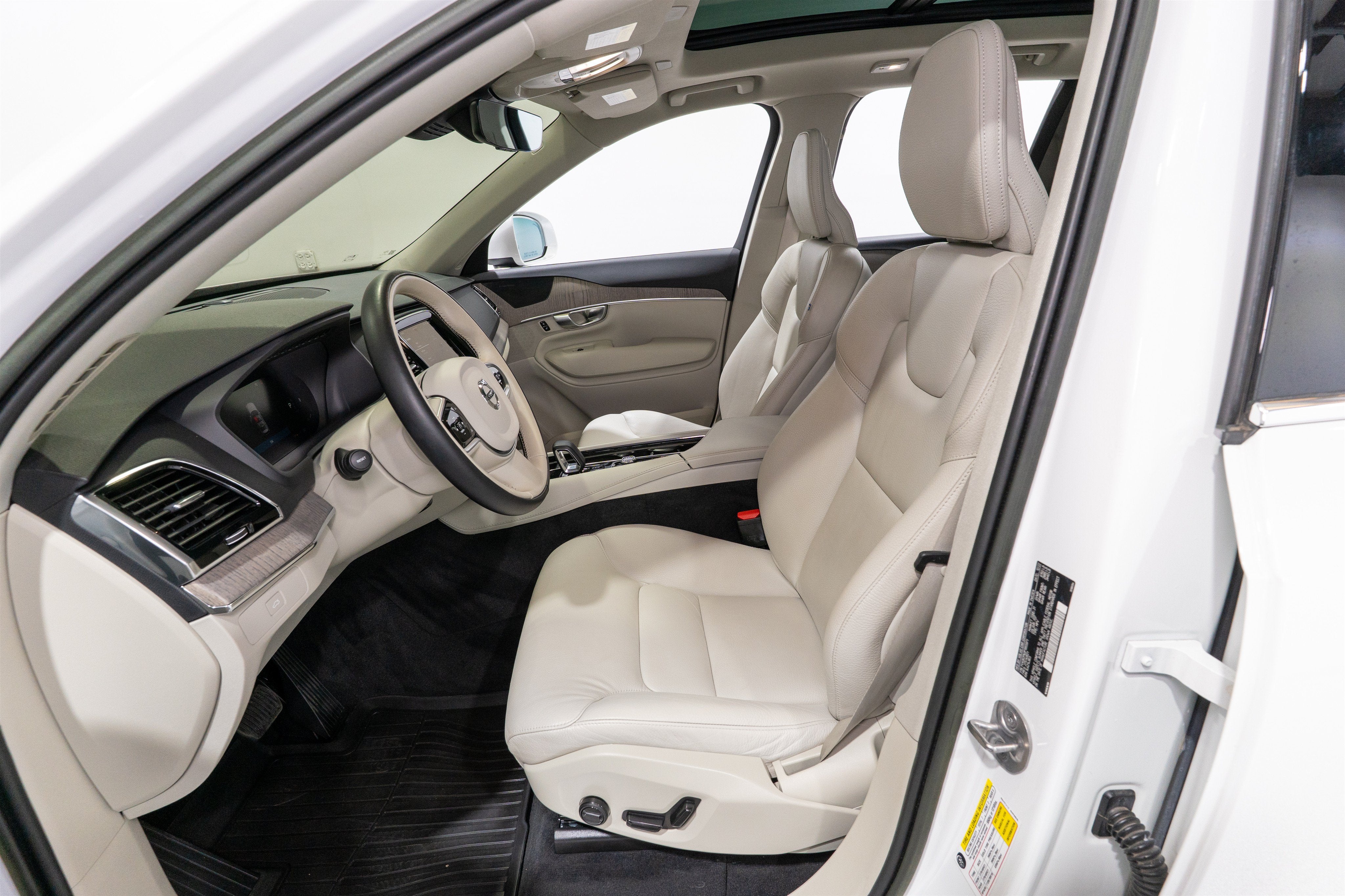 2023 Volvo XC90 Plus