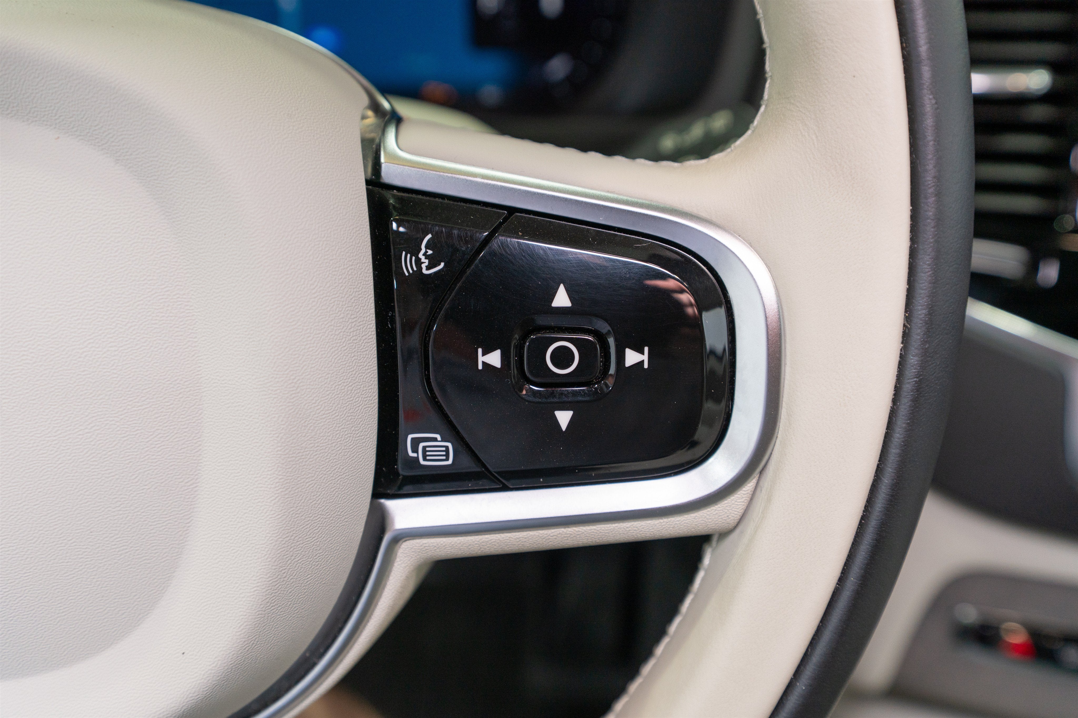 2023 Volvo XC90 Plus