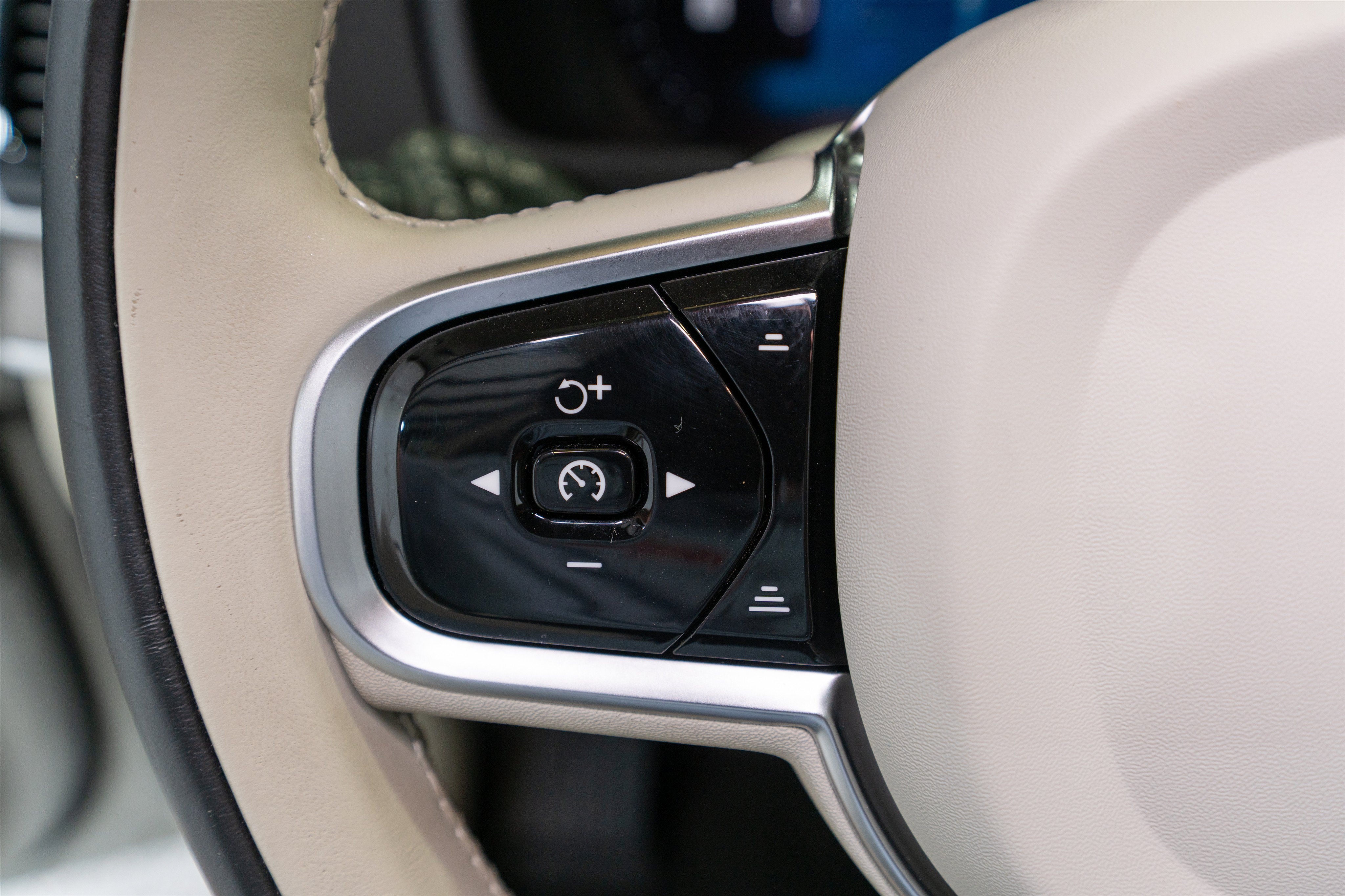 2023 Volvo XC90 Plus